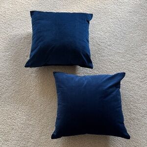 Set of Two Navy Blue Velvet Throw Pillows